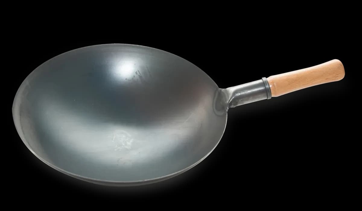 Wok chino acero al carbón 36X10 cms mango madera, wok, se vende en caja de 3